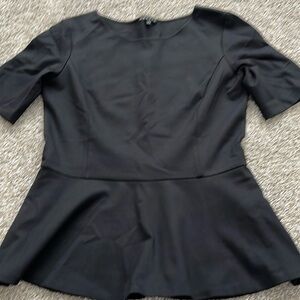Theory black top in size M.